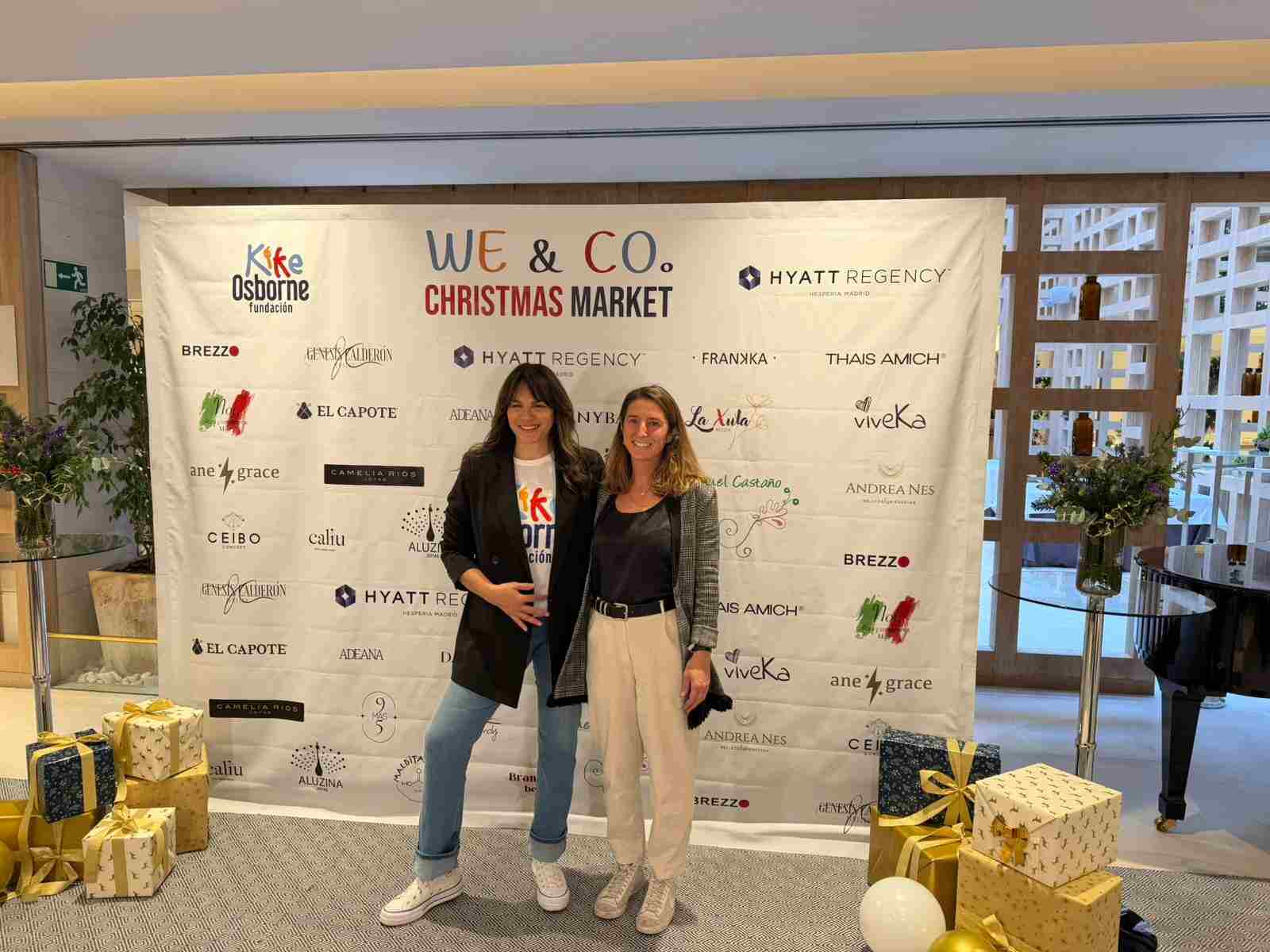 Fabiola Martínez posando en el evento