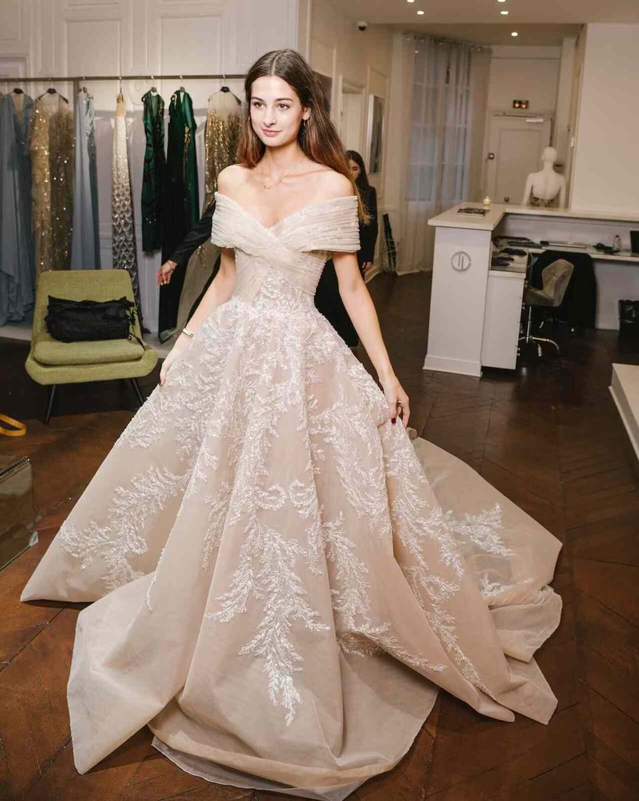 Eulalia de Orleans-Borbón vestida para el Baile de Debutantes