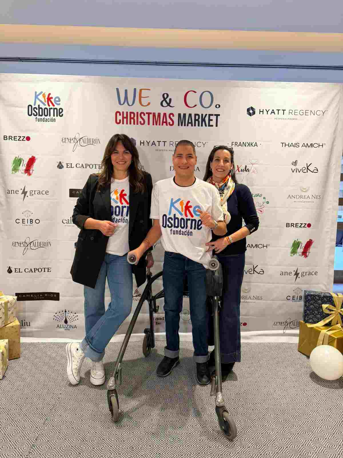 Fabiola Martínez posando en la Fundación Kike Osborne