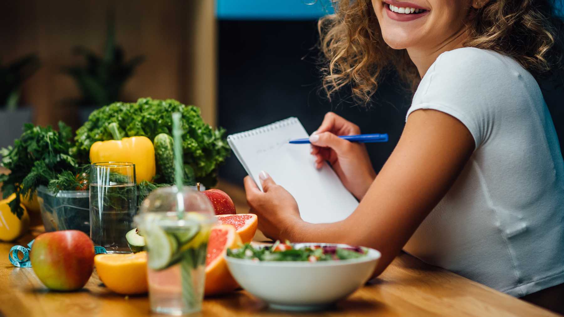 Los 5 sencillos hábitos antes de Navidad para afrontar las comilonas (y no engordar)