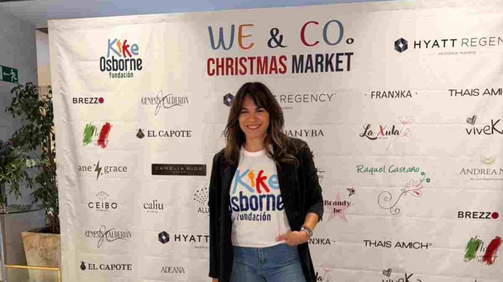 Fabiola Martínez sonriendo en el evento de la Fundación Kike Osborne