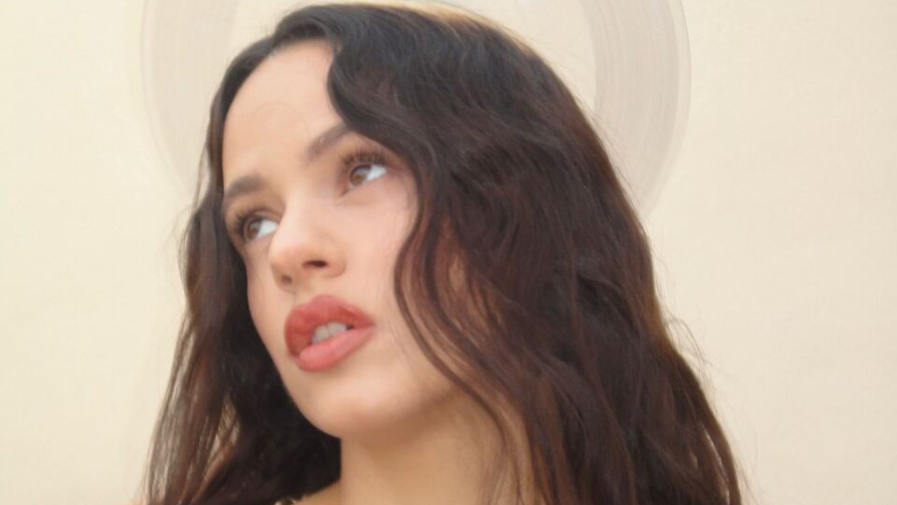 Rosalía ilumina Madrid con ‘Lux’, el concierto más esperado de Semana Santa