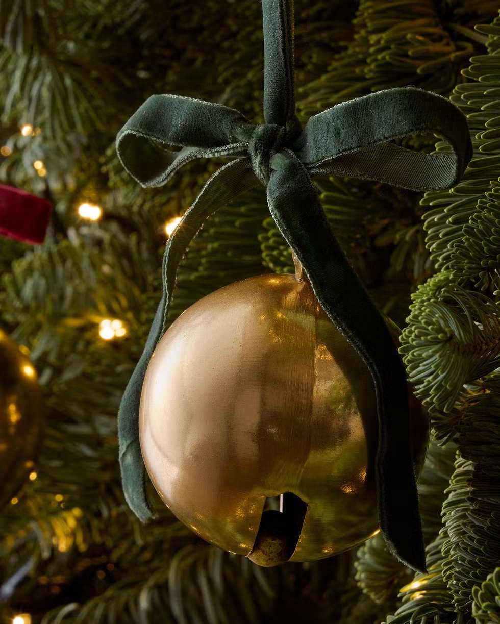 Lazos con una bola dorada