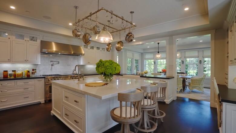 La mansión de Jennifer López en California: cine privado, gimnasio y una cocina enorme por 21 millones