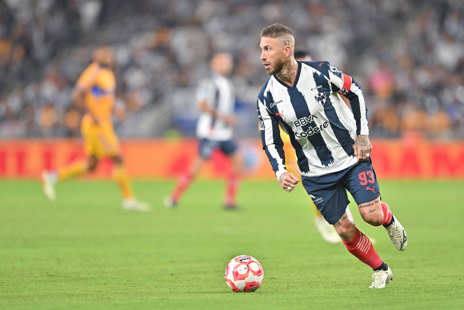 Sergio Ramos jugando al fútbol