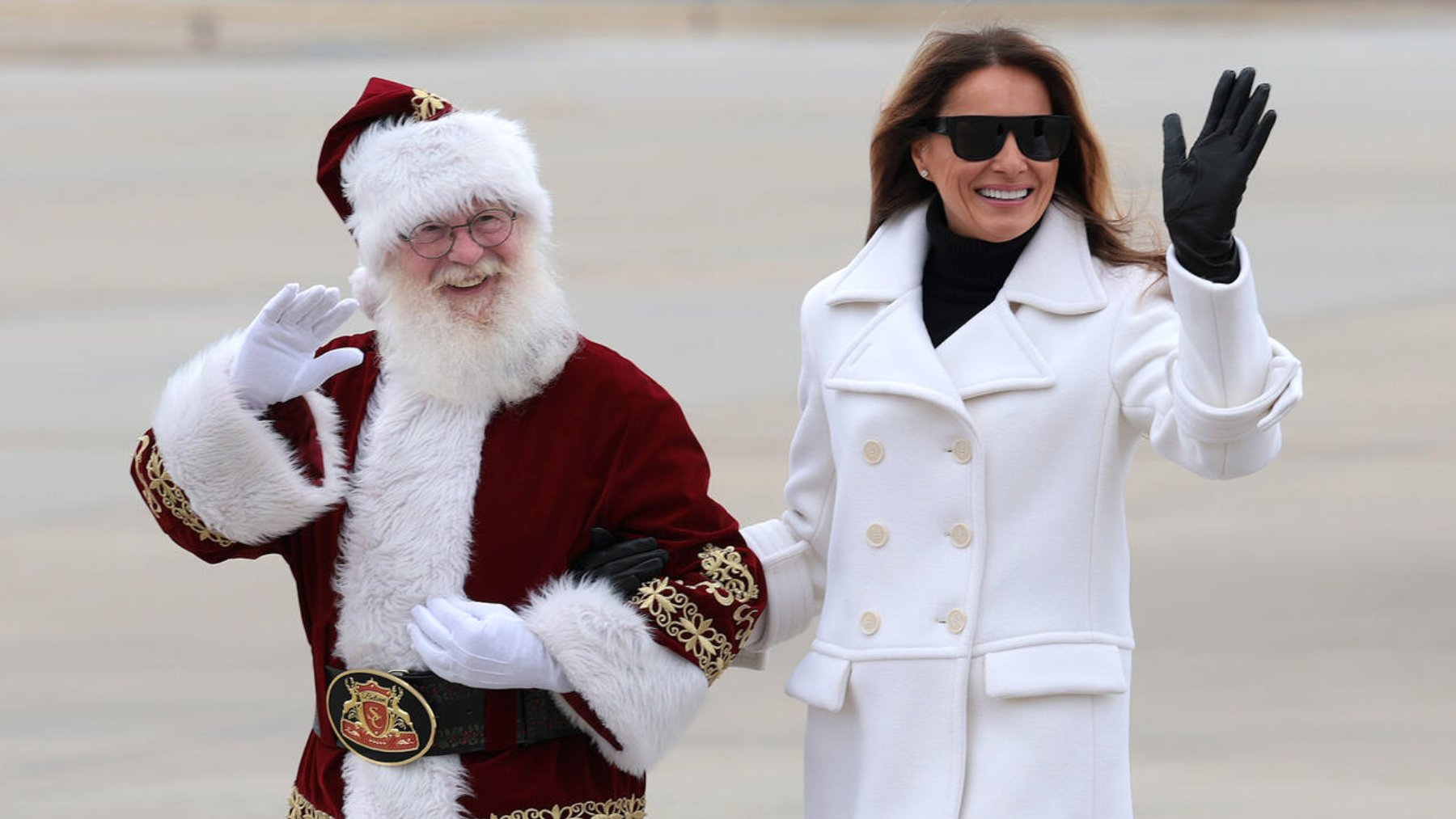 El look navideño de Melania Trump que todas podemos copiar (o imitar) esta Navidad