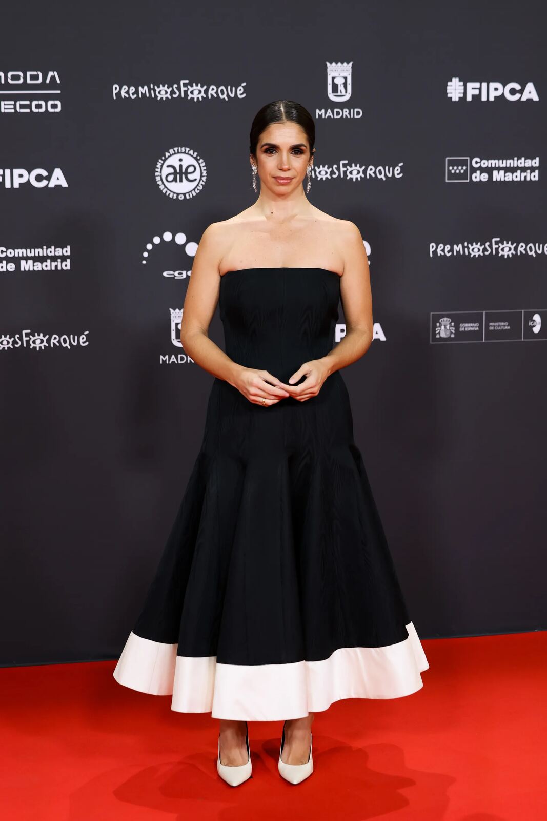 Elena Furiase posando en la alfombra roja de los Premios Forqué