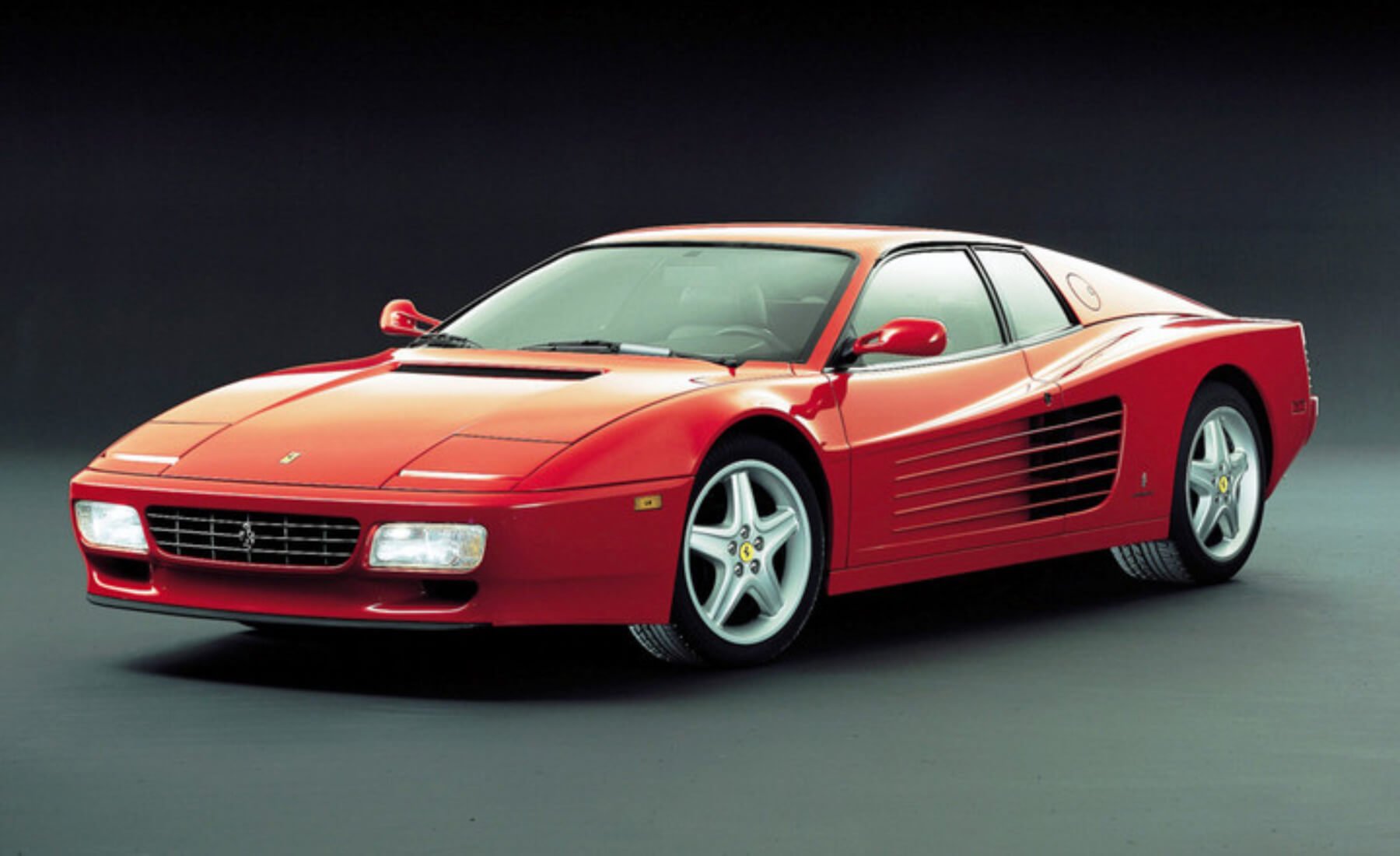 Fernando Alonso se la juega a Aston Martin en Mónaco conduciendo un Ferrari valorado en medio millón