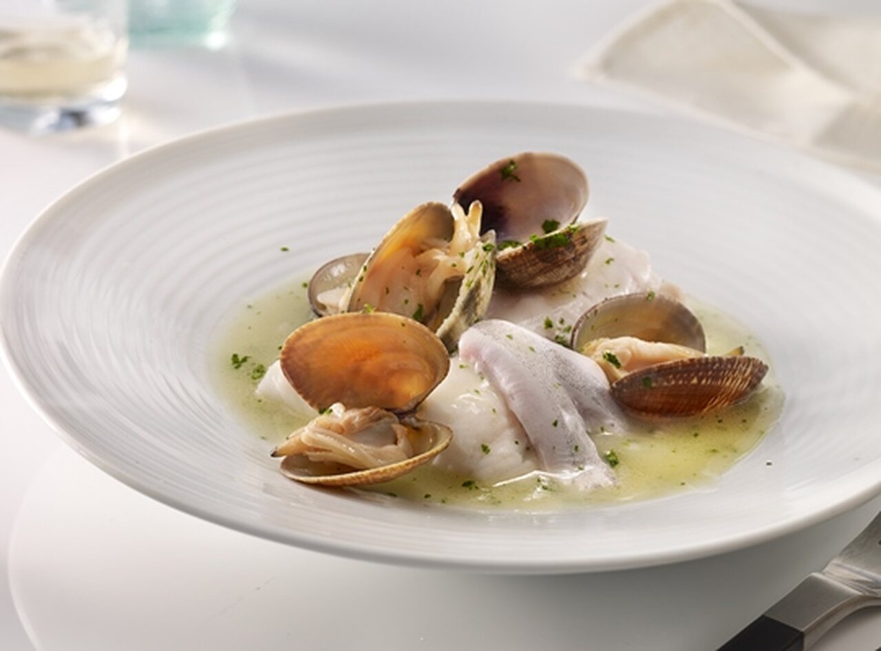 merluza con almejas receta