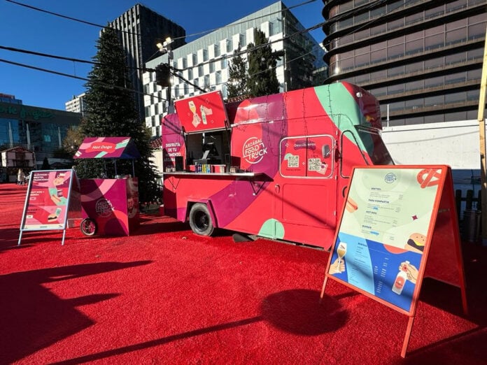 Planes de Navidad en Madrid: desde cenar en un iglú hasta patinar sobre hielo en un hotel cinco estrellas