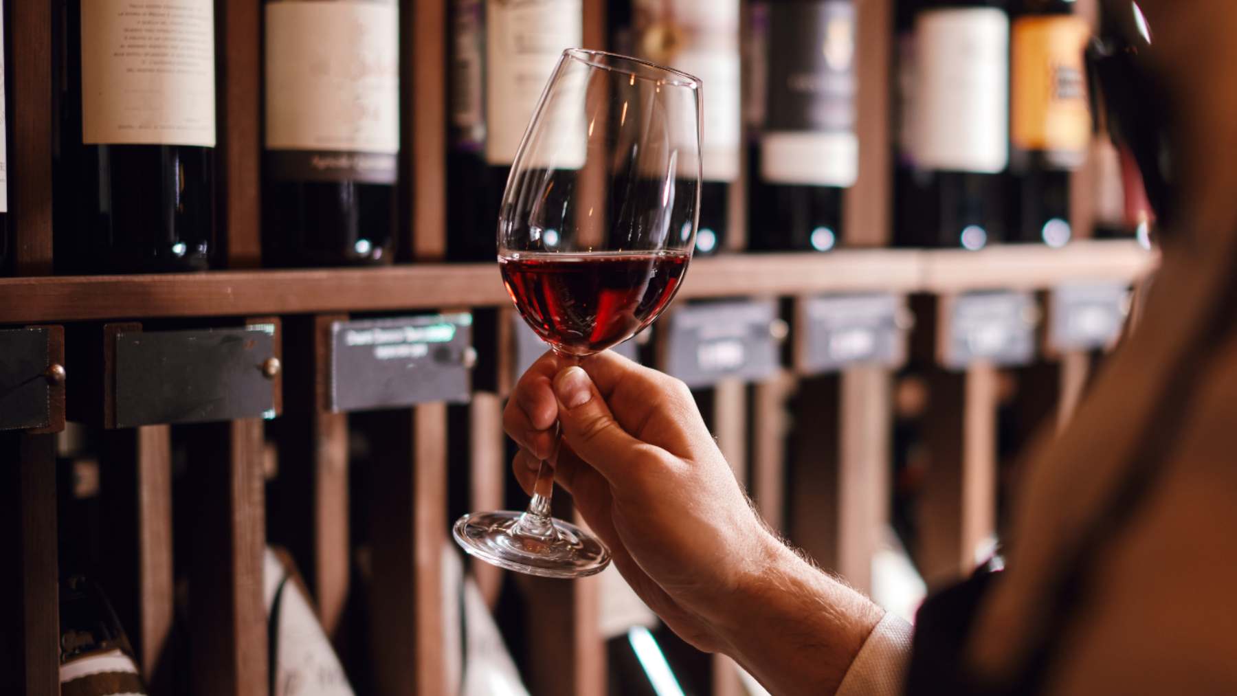 Cinco vinos de más de 500€: por qué cuestan tanto