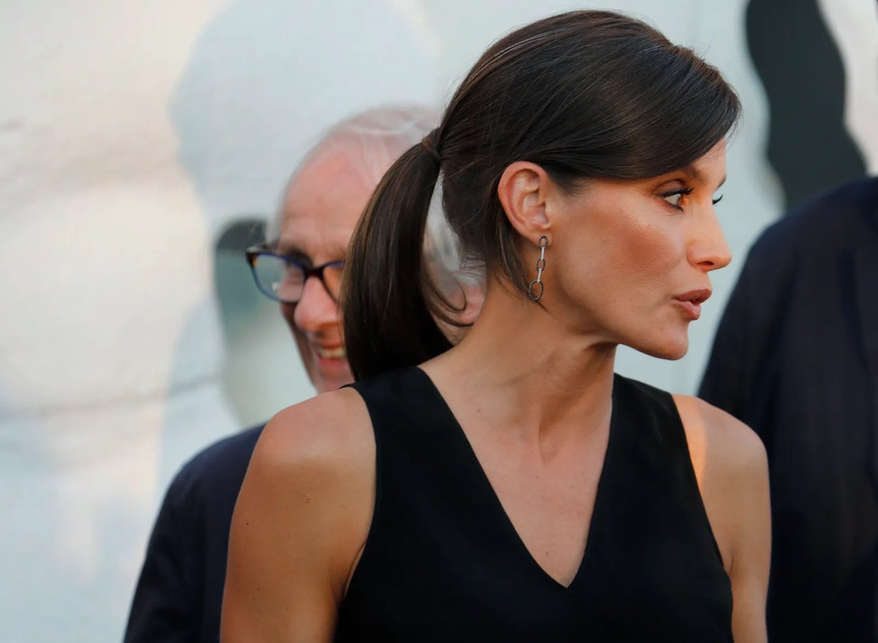 Kike Crespo sobre la coleta de la Reina Letizia: «A media cabeza, a la altura de los ojos, favorece»