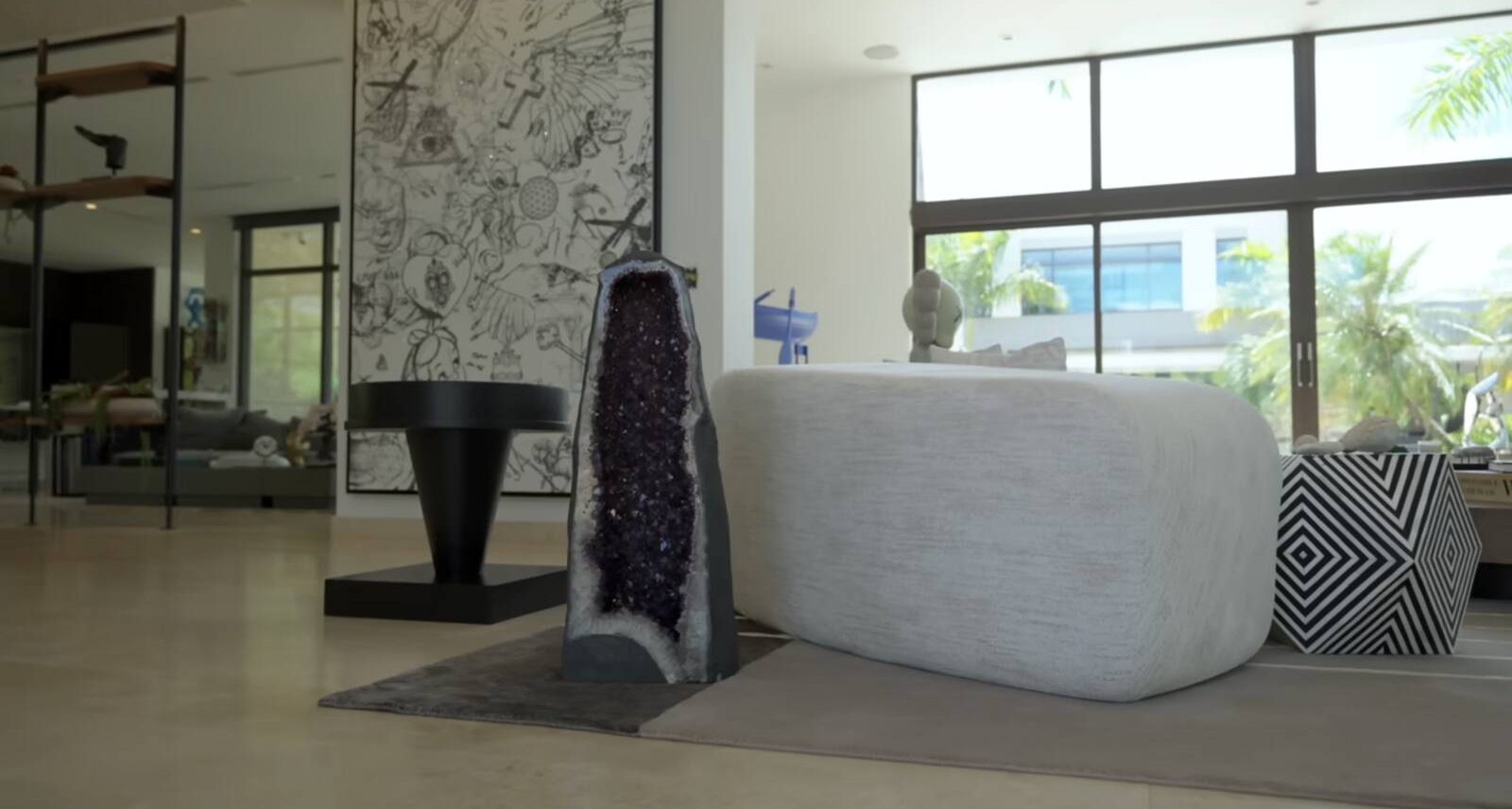 Piedra energética en la casa de Jake Paul