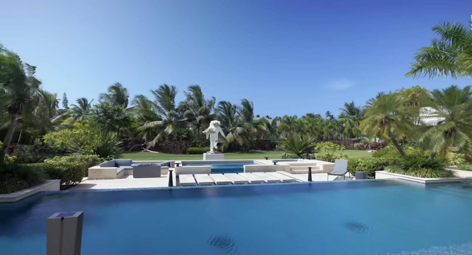 Piscina de la casa del luchador