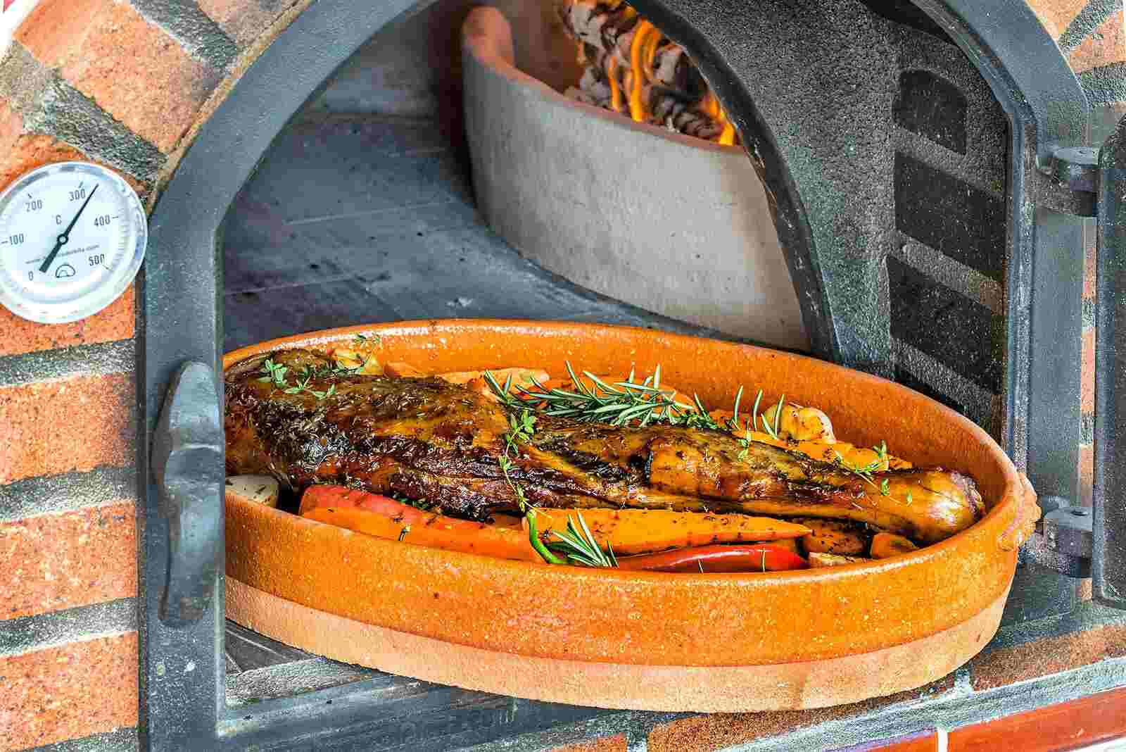 Bandeja de barro para cocinar la receta de Dani García