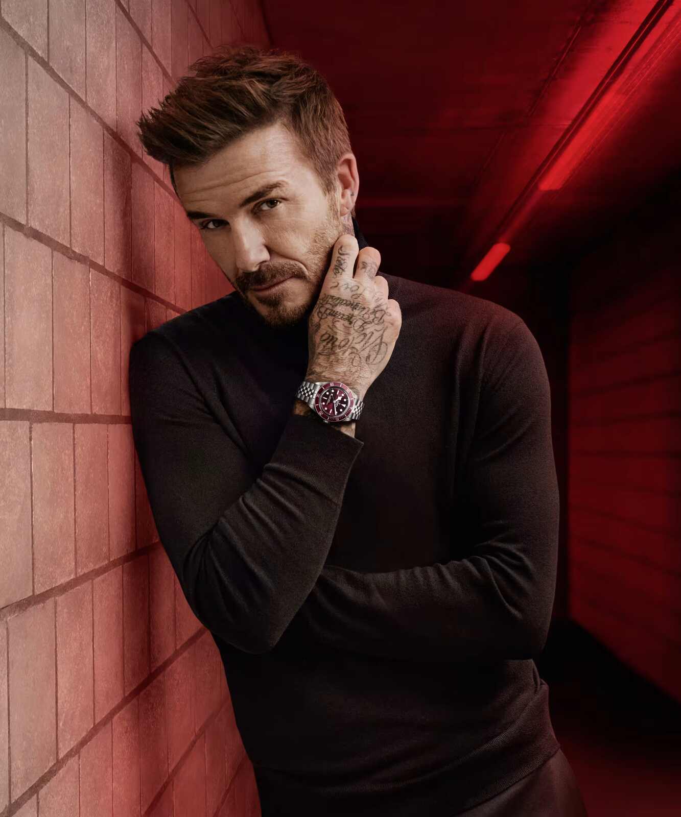 David Beckham posando con un reloj de Tudor