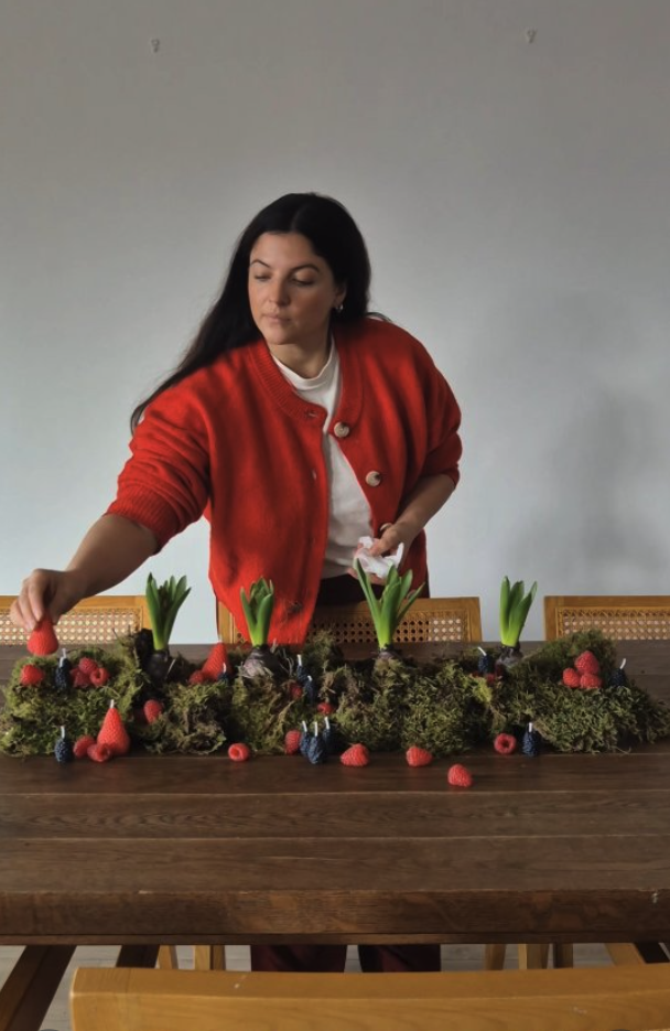 María Matos: «El mayor error al montar la mesa en Navidad son los centros altos, las velas…»