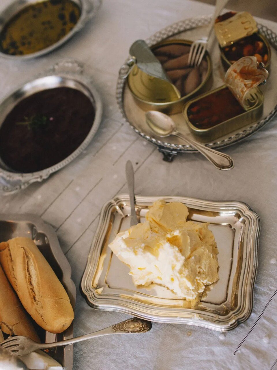 María Matos: «El mayor error al montar la mesa en Navidad son los centros altos, las velas…»