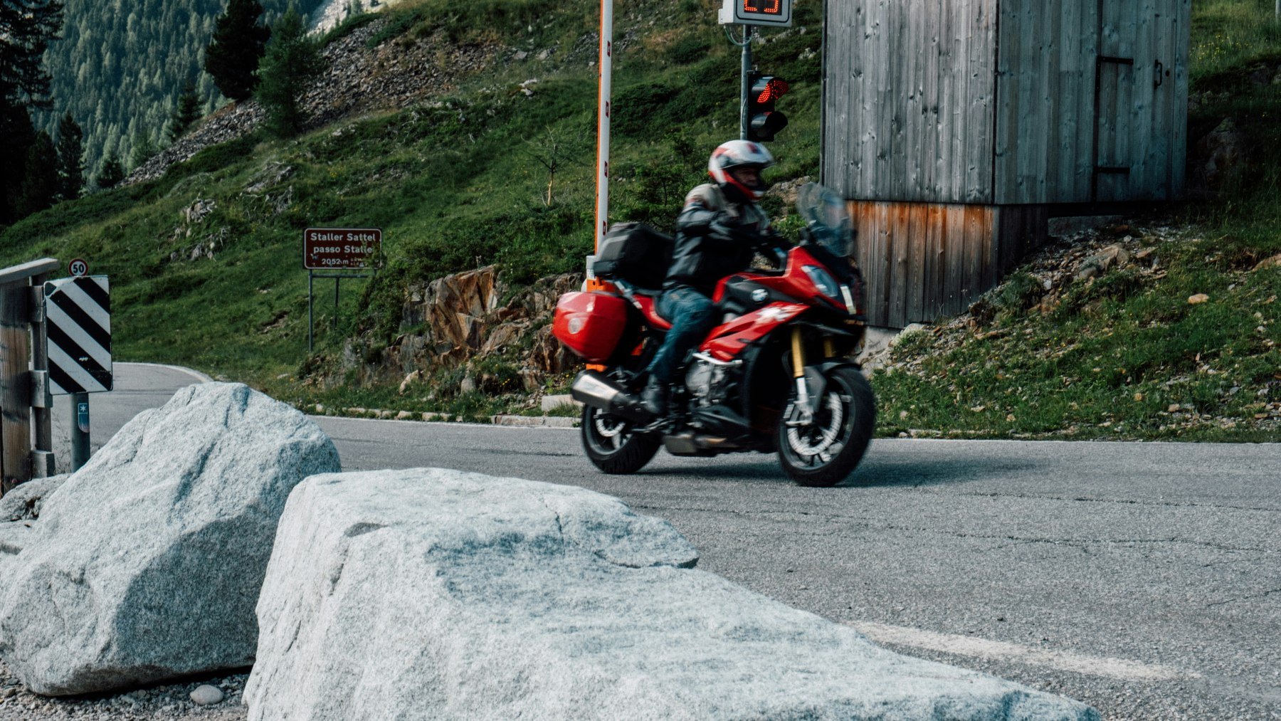Cinco rutas en moto por España que todo motorista debería hacer al menos una vez