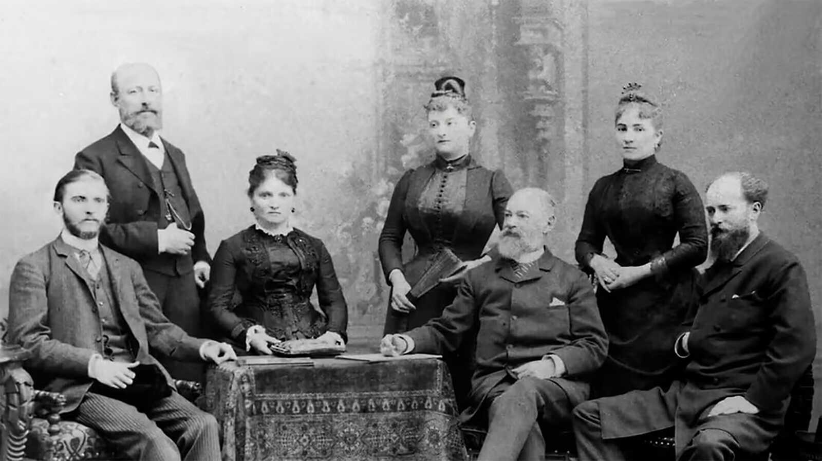 Familia joyera rusa posando