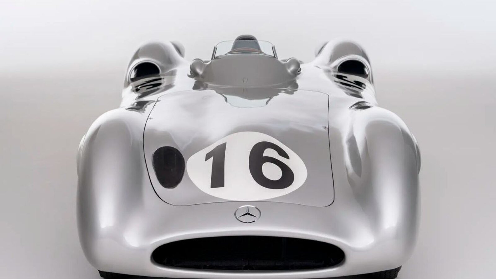 Frontal del Mercedes