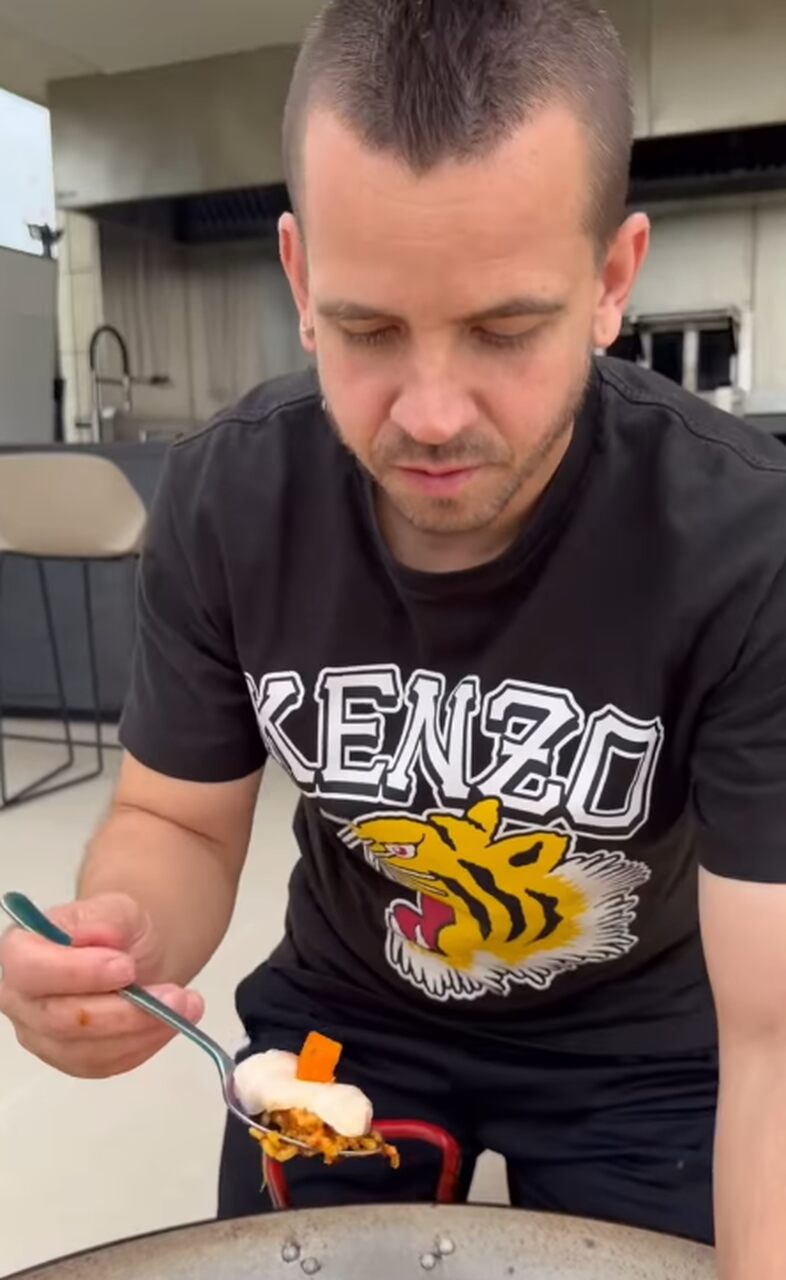 Dabiz Muñoz y el secreto de su paella: «Pongo una lámina de mero medio cocinada»