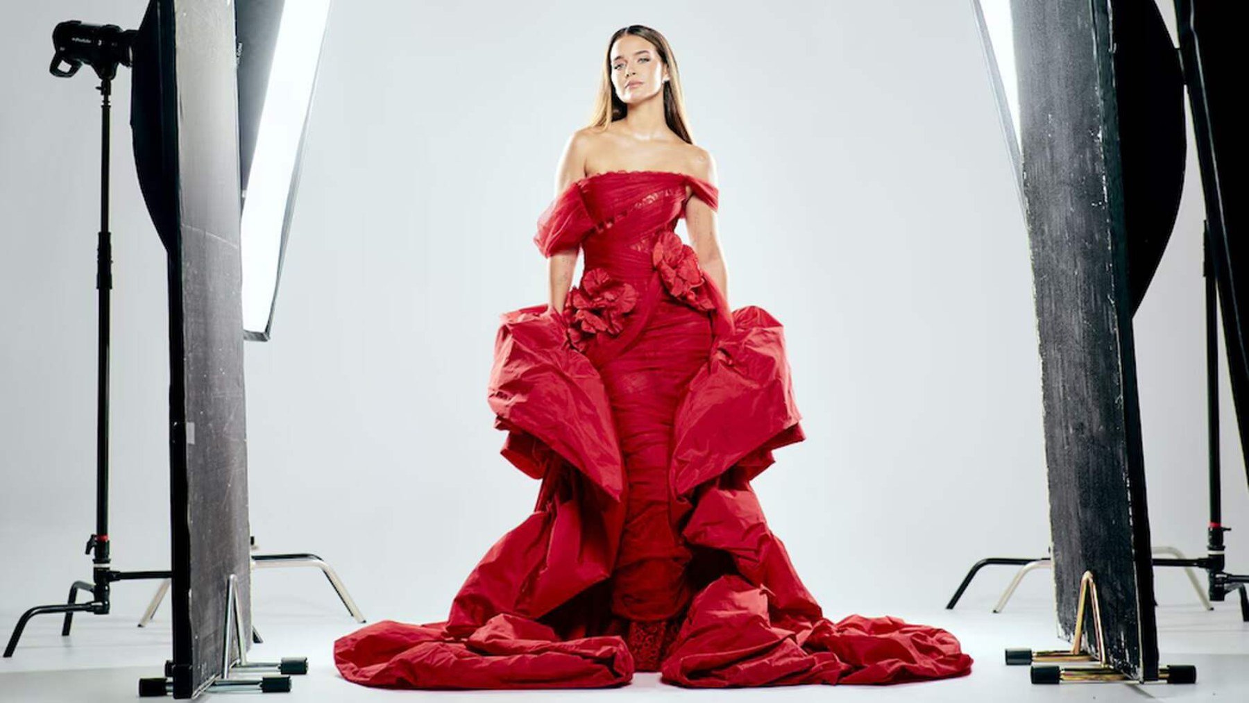 Laura Escanes y sus campanadas: Brigitte Bardot presente, diamantes y el rojo como protagonista