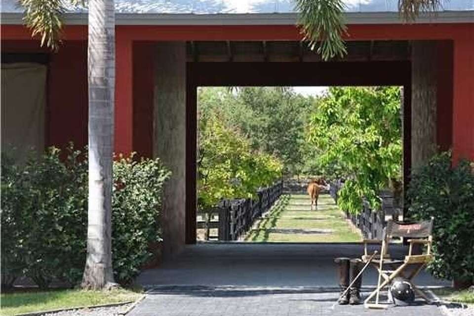 Caballo en el rancho del actor
