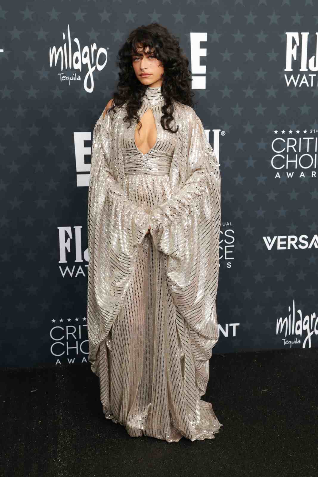 Odessa A’Zion posando