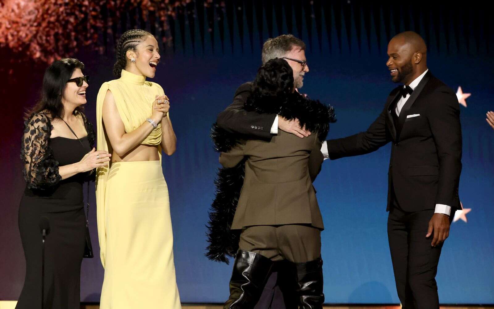 Teyana Taylor abranzando al director