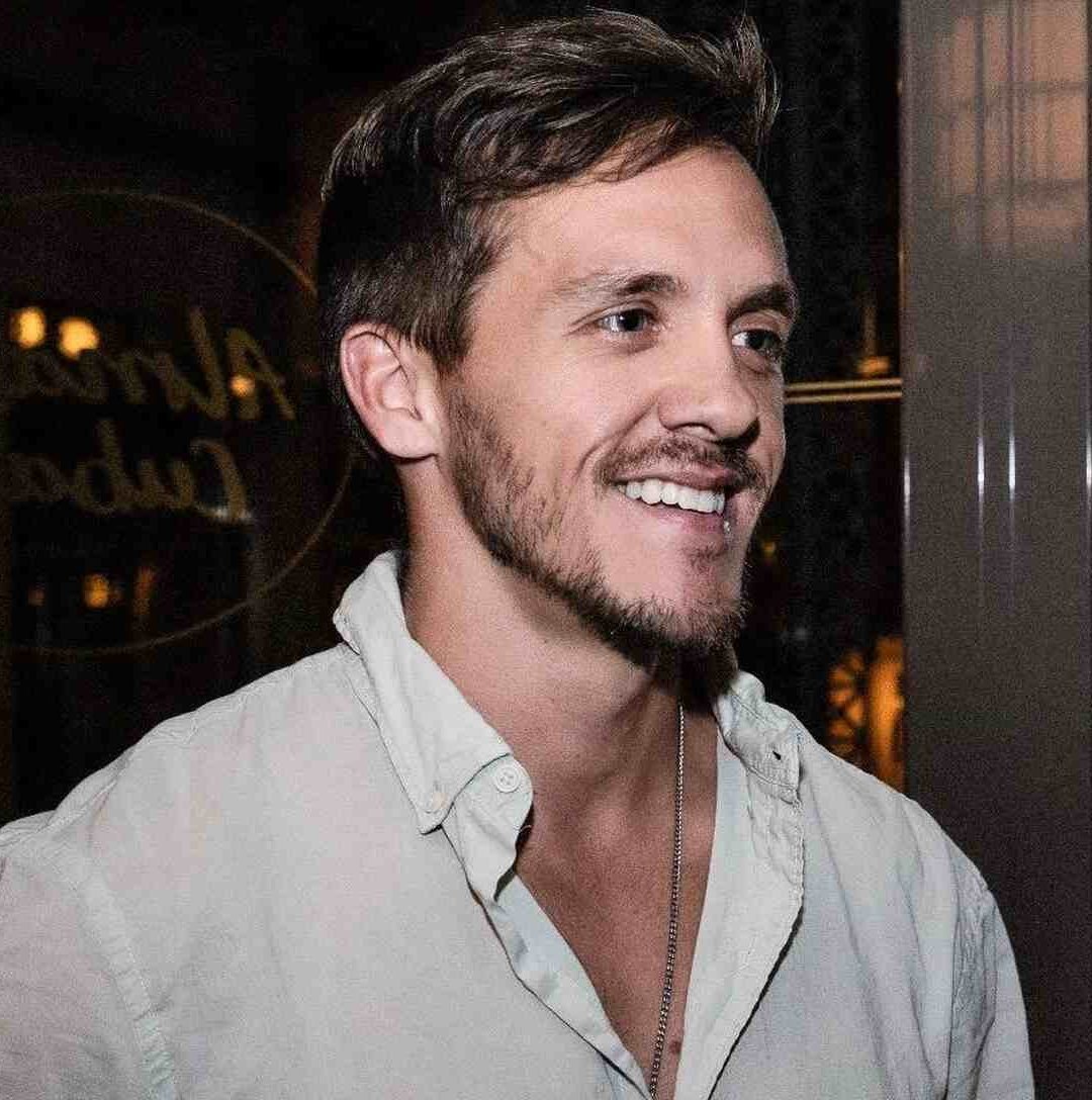 Diego Mardones posando