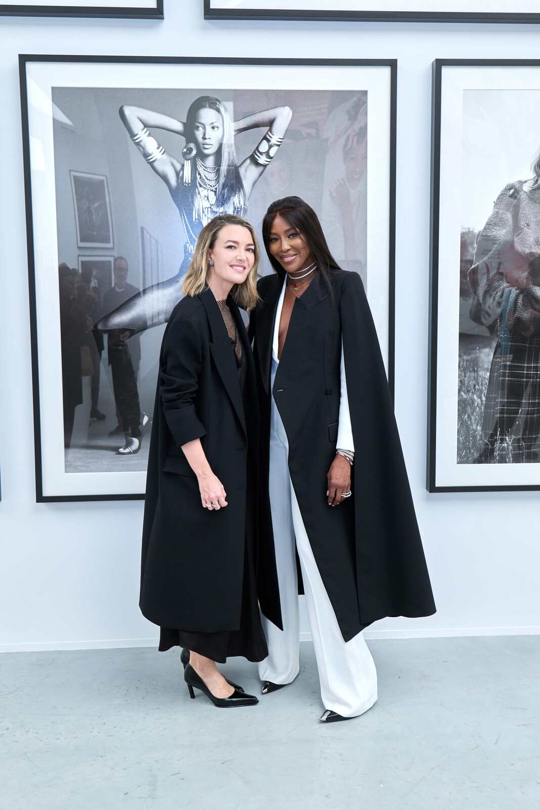 Marta Ortega y Naomi Campbell posando
