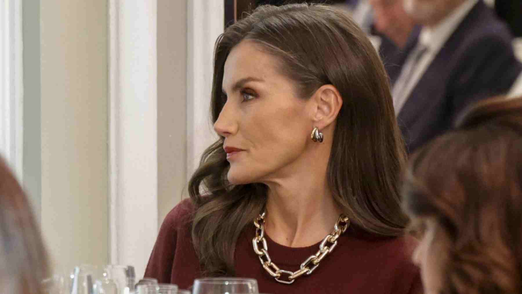 Las joyas de la Reina Letizia que parecen de palacio, pero no lo son (y están al alcance de tu joyero)