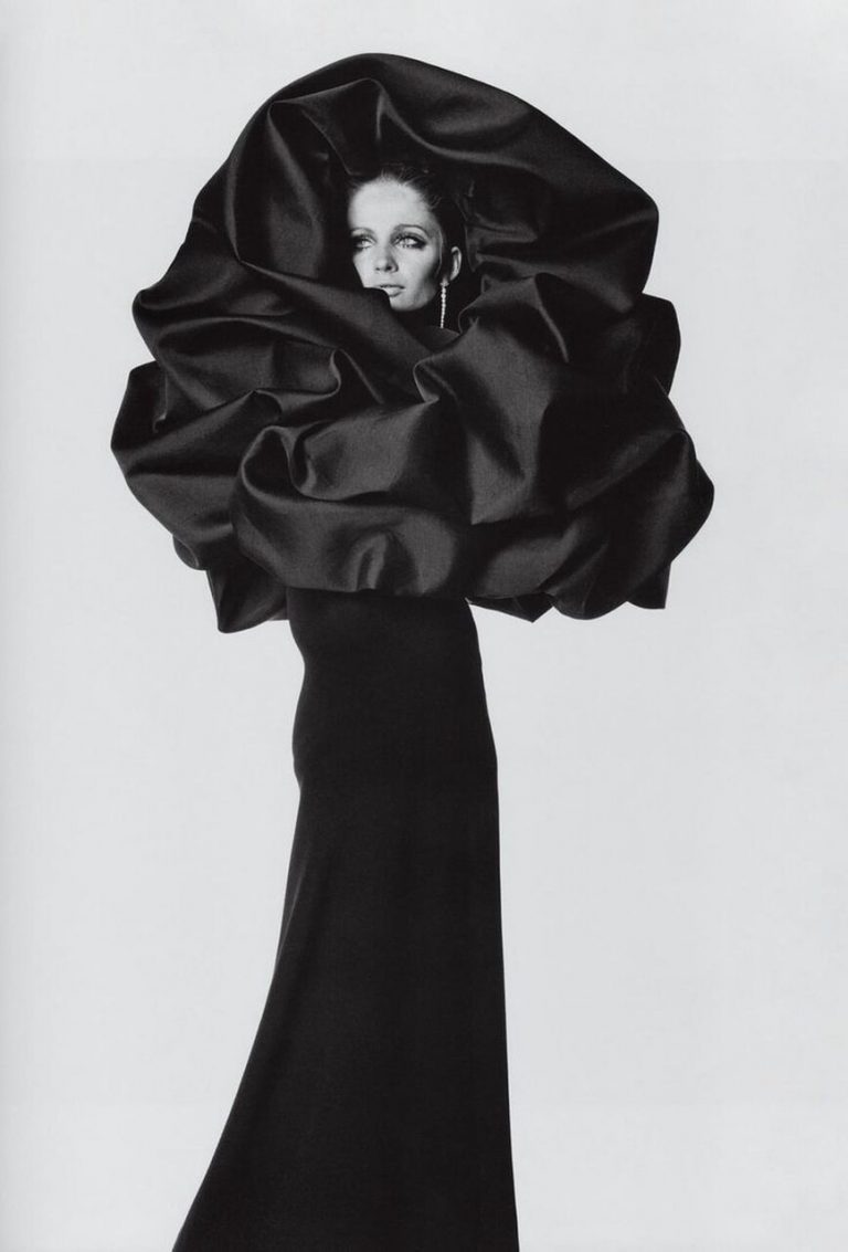 Madrid acoge una exposición única de Balenciaga con reproducciones de