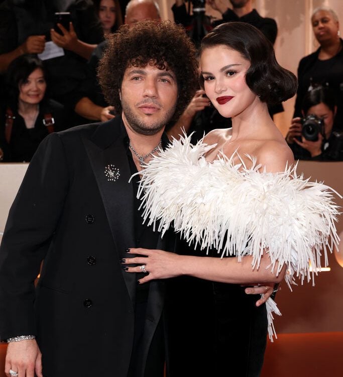 Selena Gomez. Golobos de oro