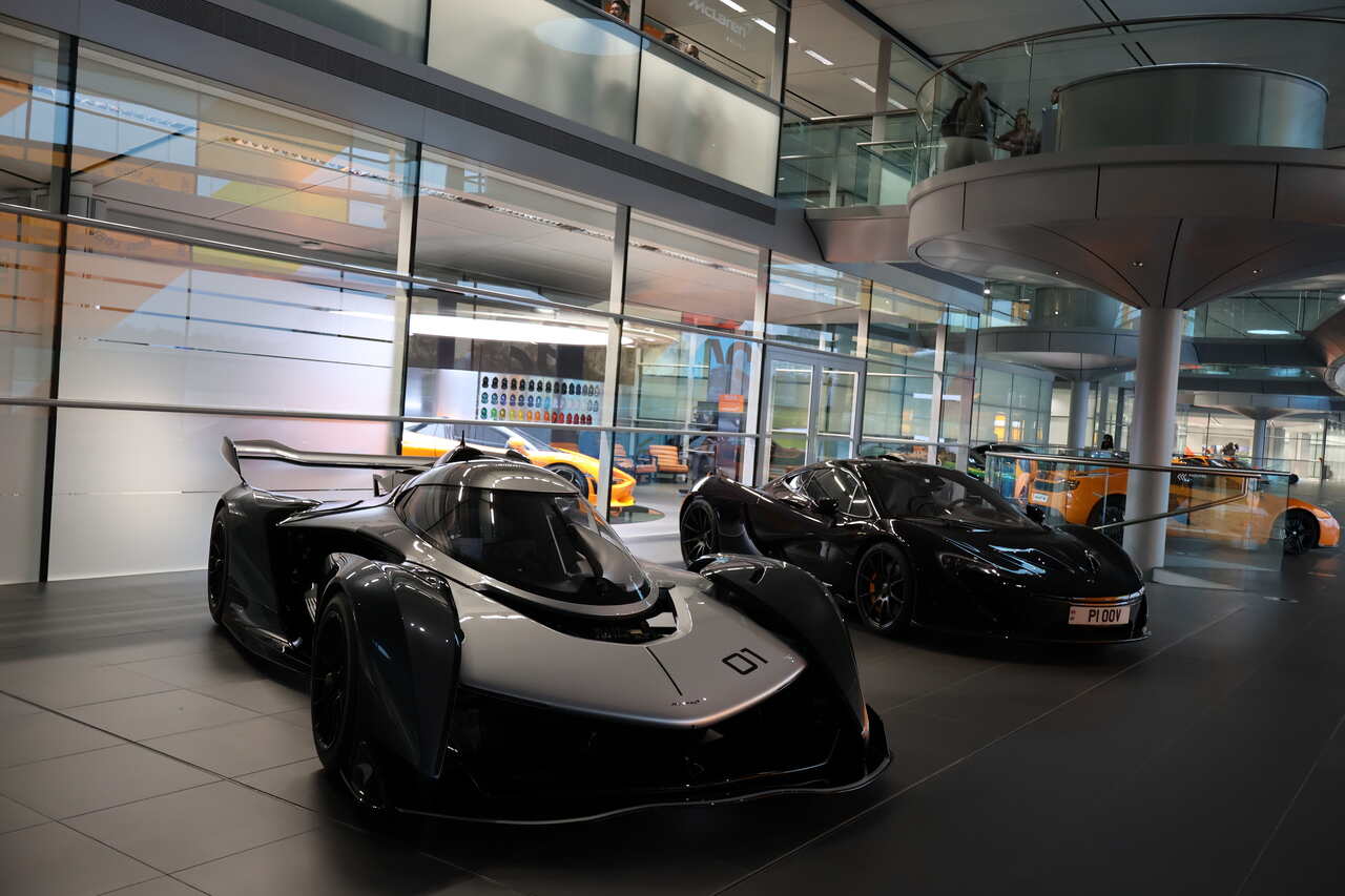 coches exposición McLaren