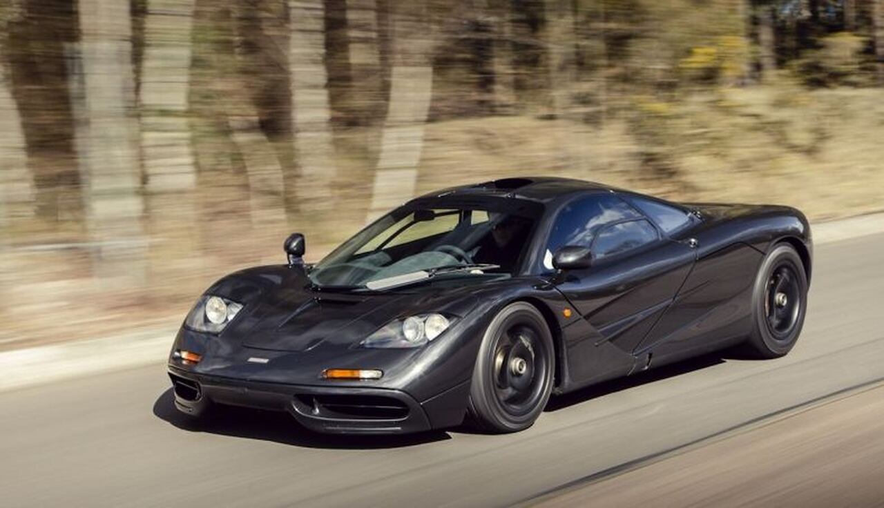 Viajamos a la sede de McLaren para probar el nuevo Artura: pura adrenalina en las carreteras de Inglaterra