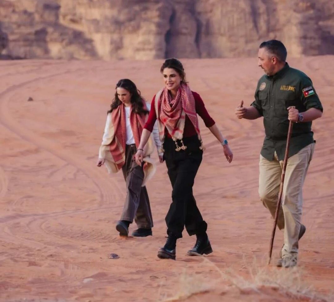 Rania de Jordania en el desierto