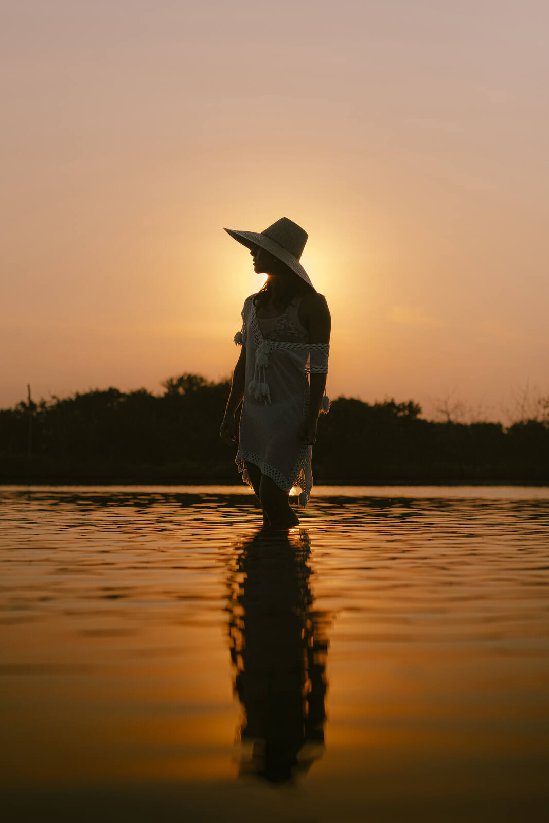 Mujer en Playa de México