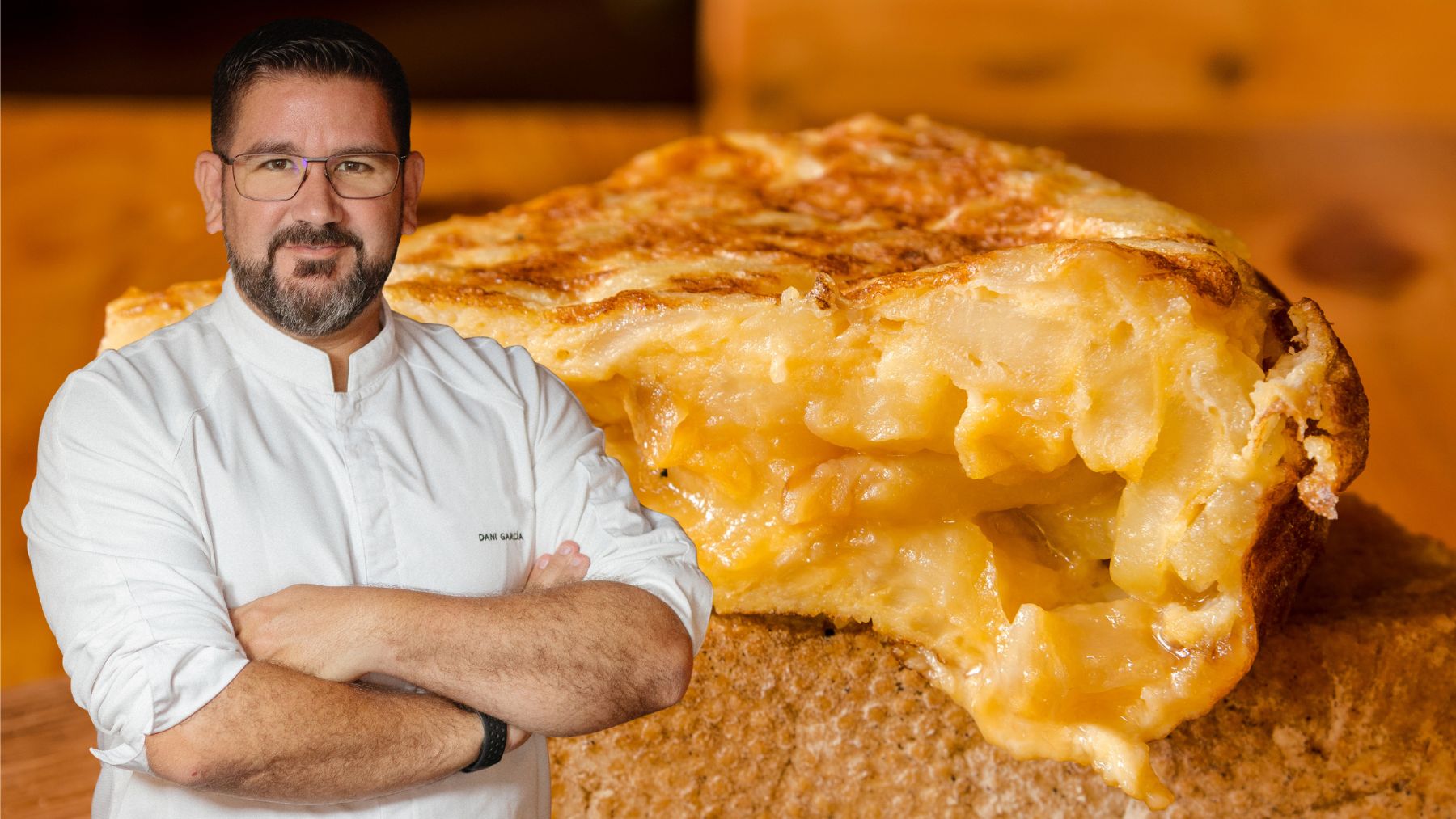 Dani García: Para que la tortilla quede jugosa deja reposar las patatas fritas en el huevo media hora