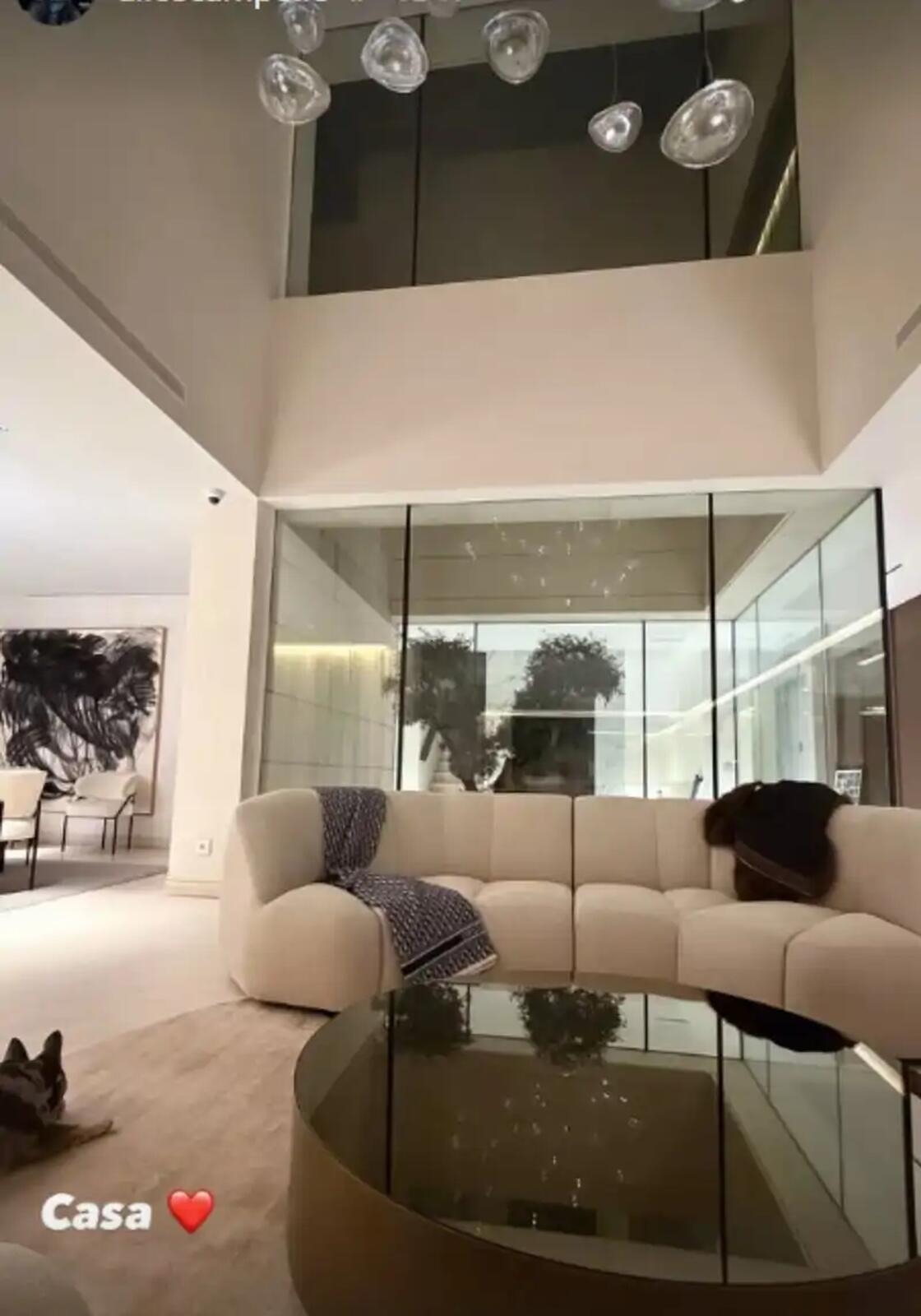 Salón de la casa de Álvaro Morata y Alice Campello