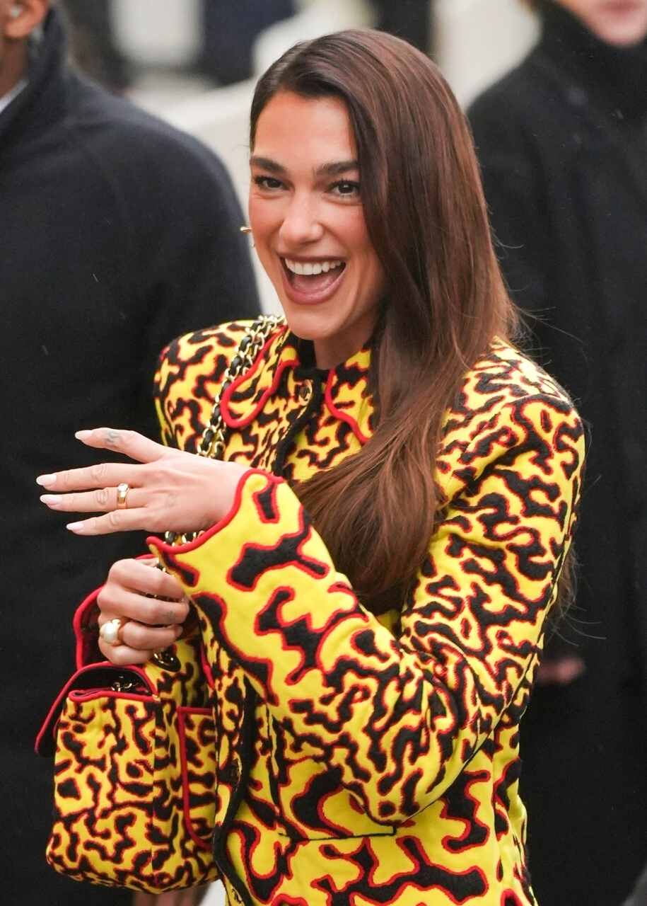 chanel desfile dua lipa