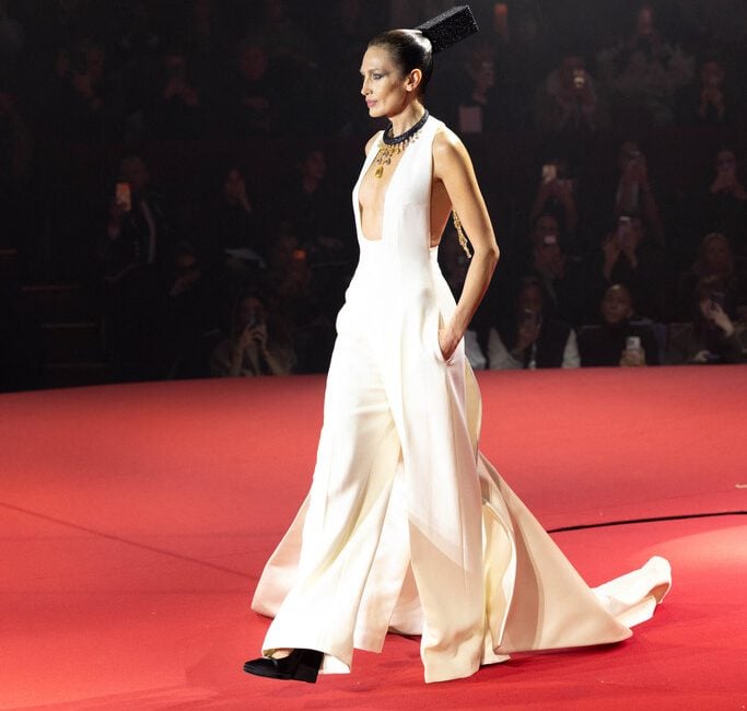 Nieves Álvarez en el desfile de Stéphane Rolland