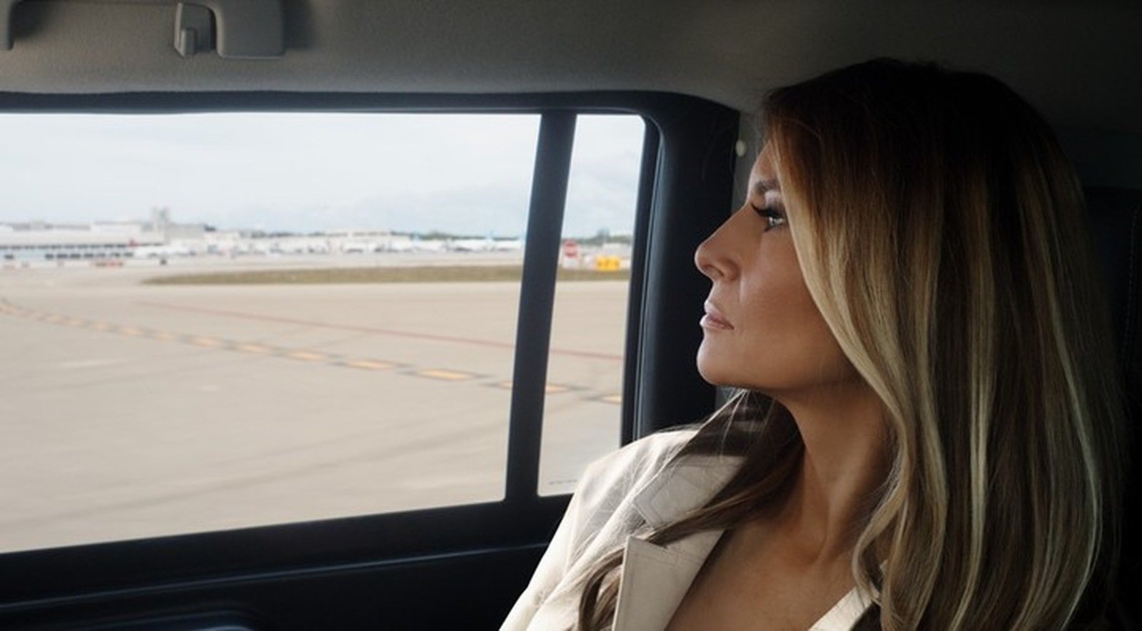 Melania Trump en un coche