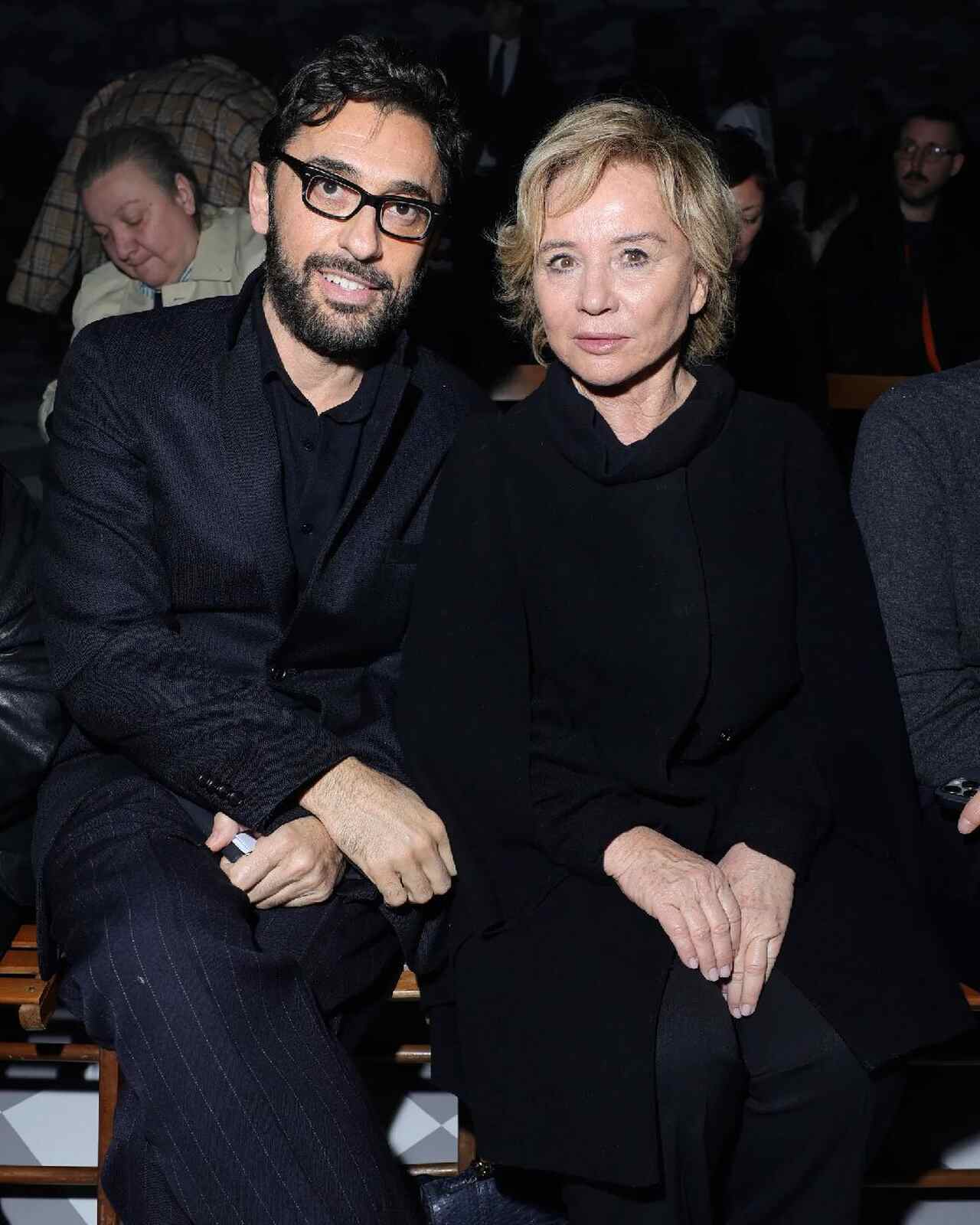 Alberta Ferretti posando con Lorenzo Serafini