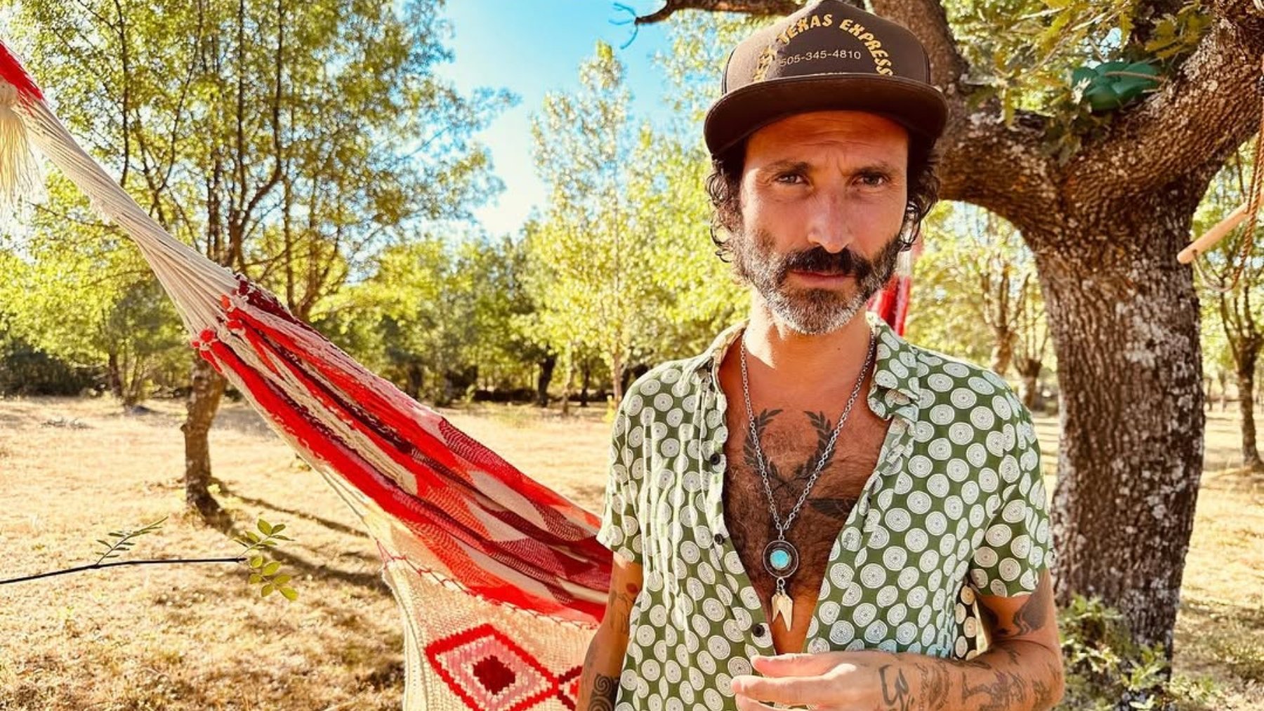 La casa de Leiva en la sierra de Gredos: 800 m² con huerto, piscina y pista de petanca