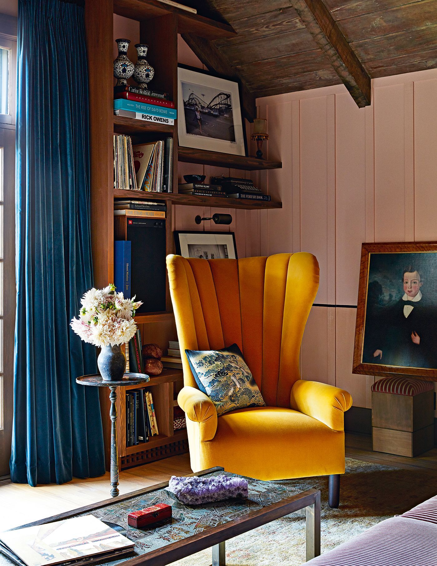 Así es la casa de Anne Hathaway: fue propiedad de Yves Saint Laurent y cuesta más de 4 millones