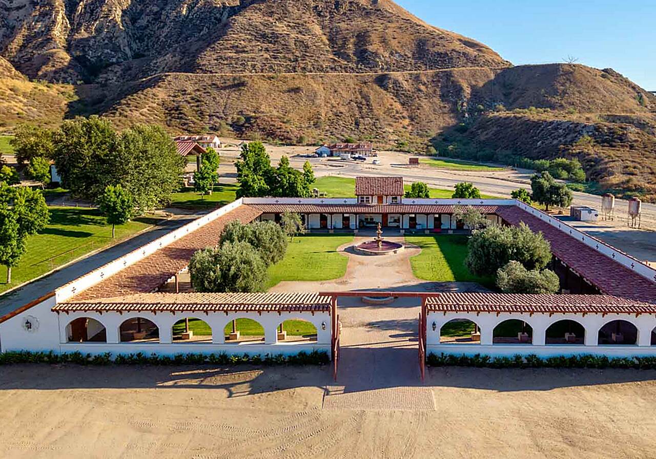 A la venta el rancho donde Margot Robbie rodó su película más odiada, por 37 millones