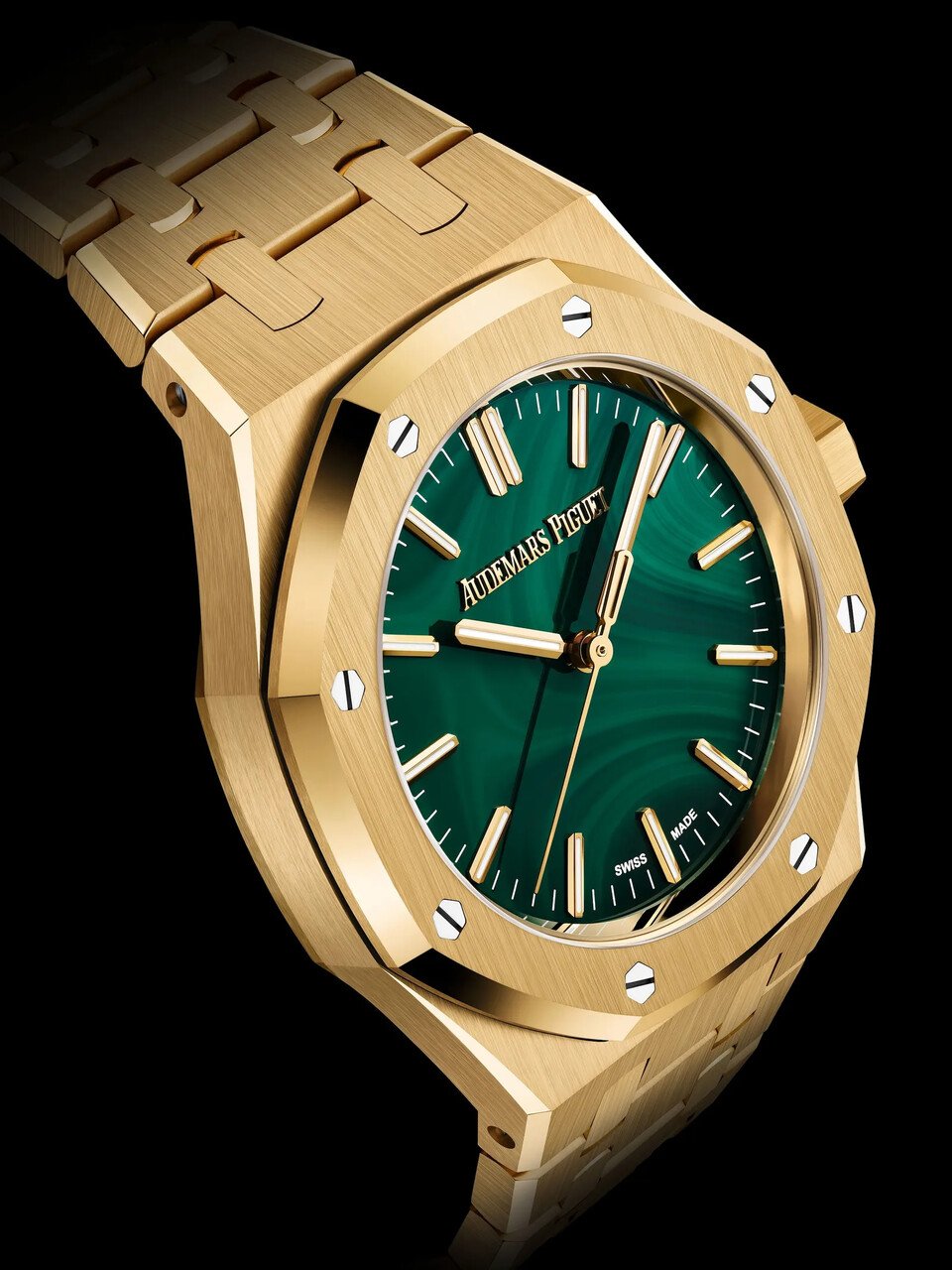 El reloj de Bad Bunny de 75.000€ eclipsa su look de Zara en la Super Bowl 2026