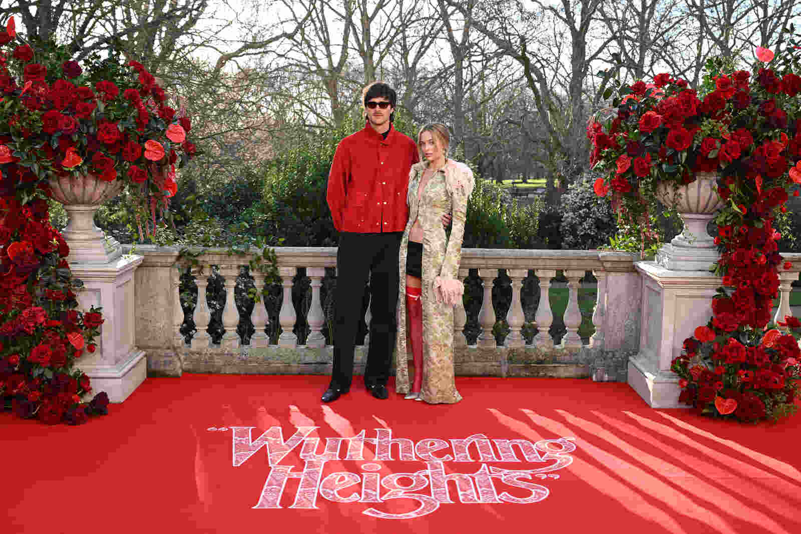 Jacob Elordi y Margot Robbie en Cumbres borrascosas